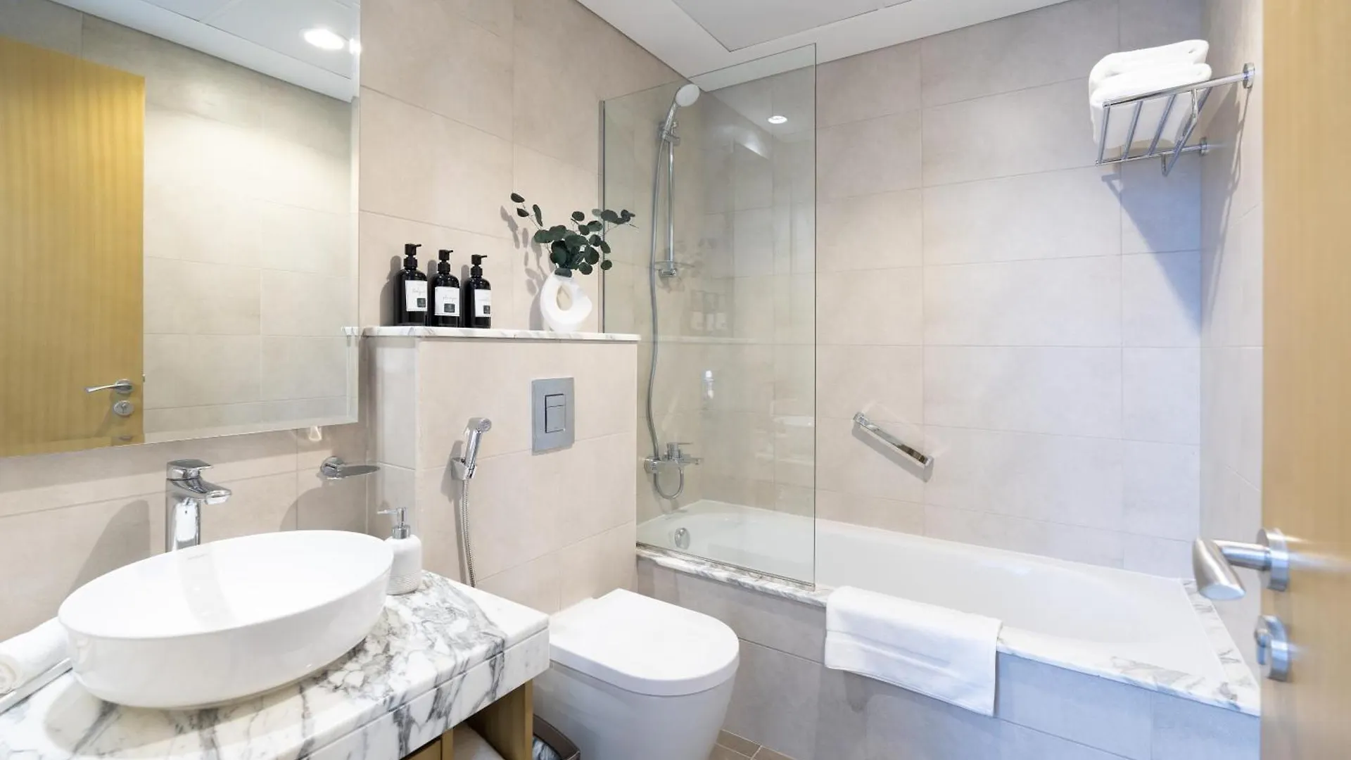 Keyrock Living - Elegant 2Br Escape With Mesmerizing City Views Dubai Apartment